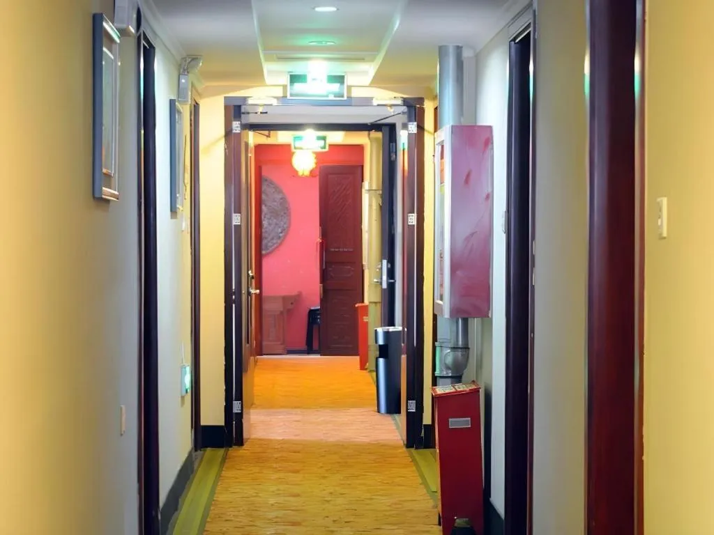 Green Tree Inn Urumqi San'gong Metro Station Exit