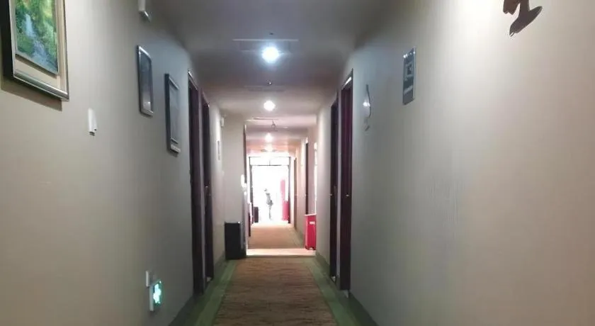 Green Tree Inn Urumqi San'gong Metro Station Exit