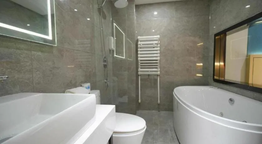 Green Tree Inn Urumqi San'gong Metro Station Exit