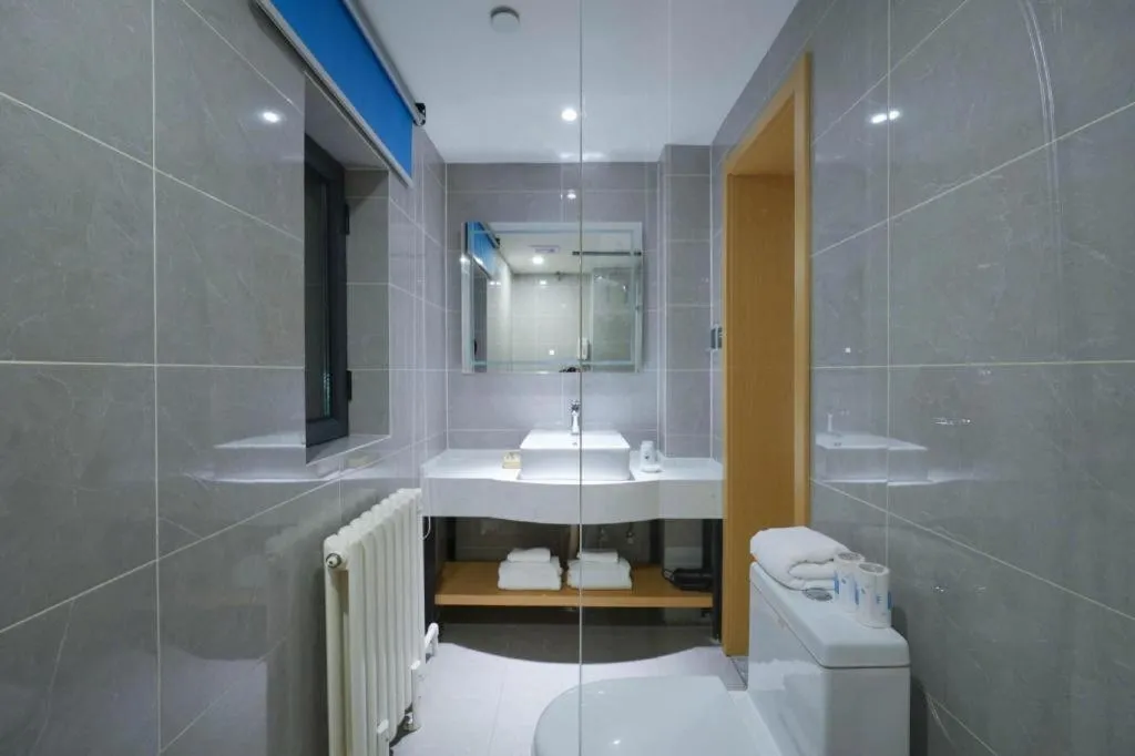 Green Tree Inn Urumqi San'gong Metro Station Exit