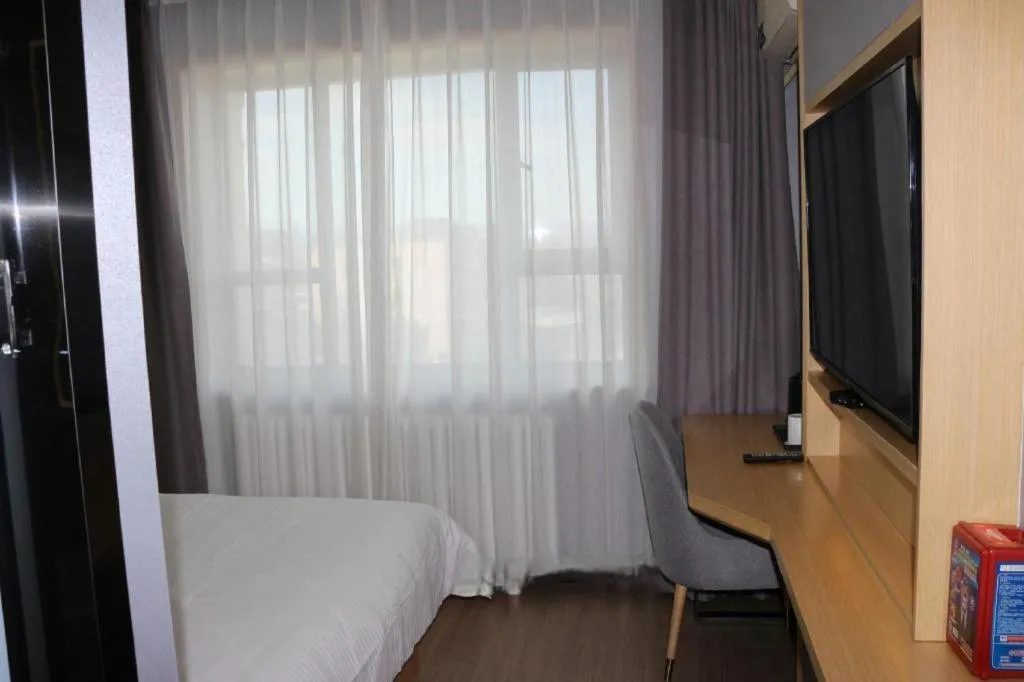 Bed in Green Tree Inn Urumqi San'gong Metro Station Exit