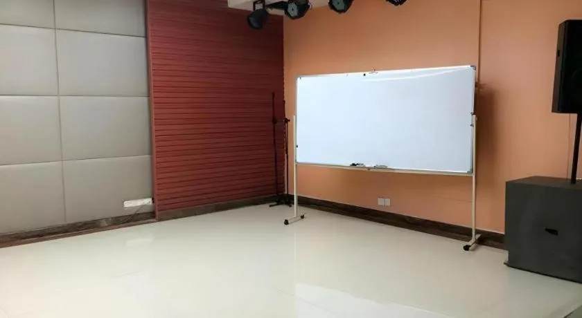 Green Tree Inn Urumqi San'gong Metro Station Exit