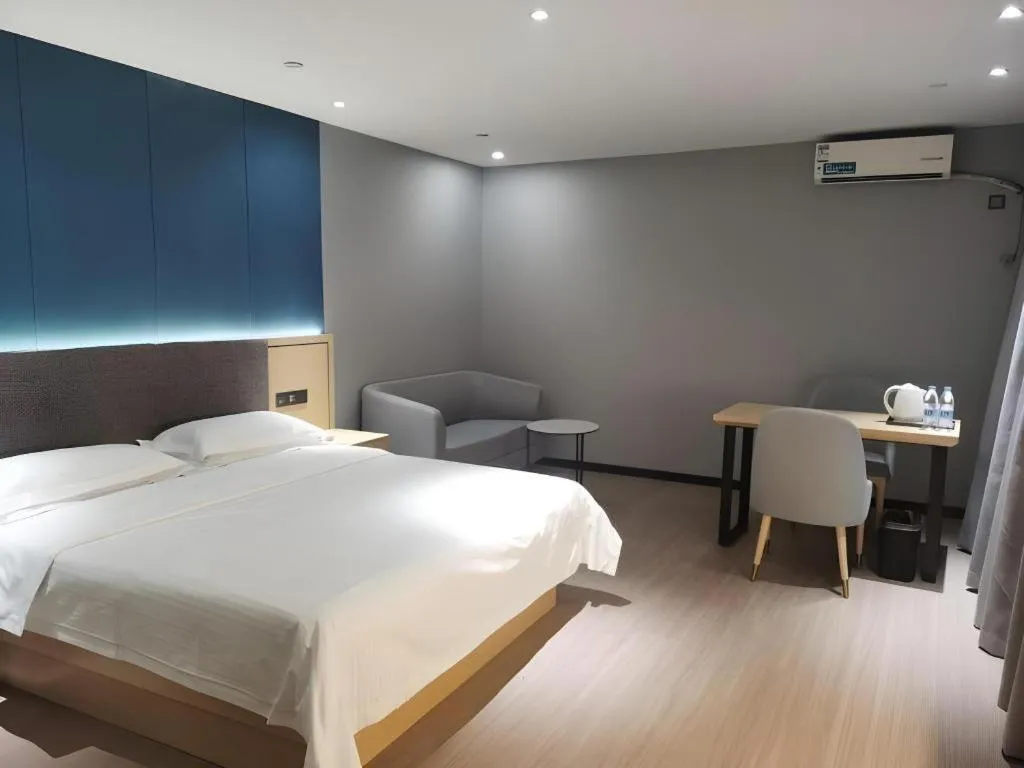 Bed in Green Tree Inn Urumqi San'gong Metro Station Exit