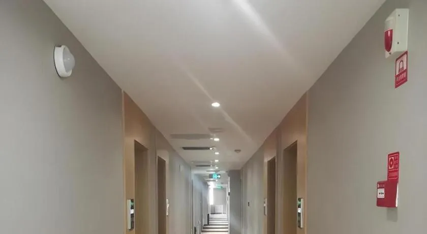 Green Tree Inn Urumqi San'gong Metro Station Exit