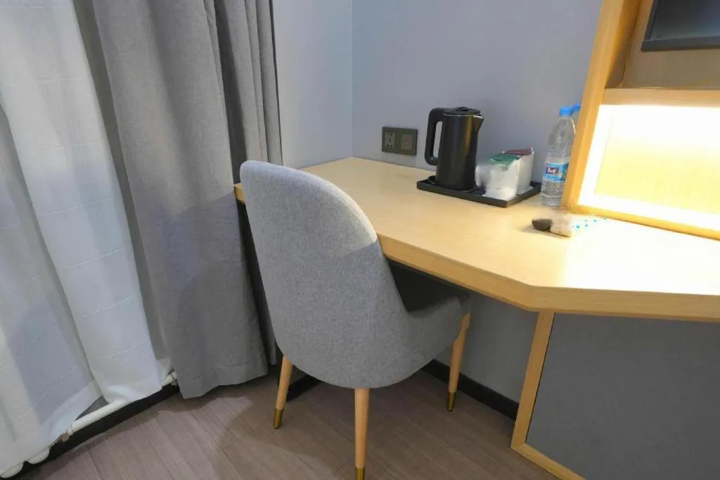 Green Tree Inn Urumqi San'gong Metro Station Exit