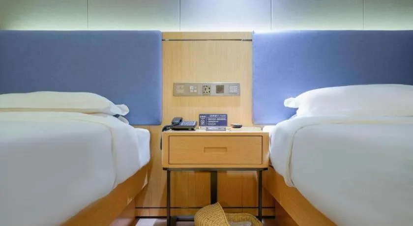 Bed in Green Tree Inn Urumqi San'gong Metro Station Exit