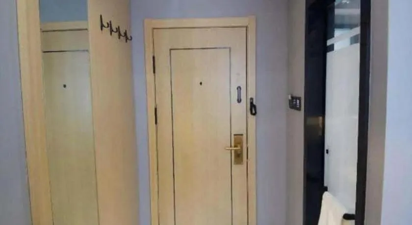 Green Tree Inn Urumqi San'gong Metro Station Exit