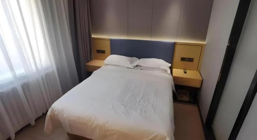 Bed in Green Tree Inn Urumqi San'gong Metro Station Exit