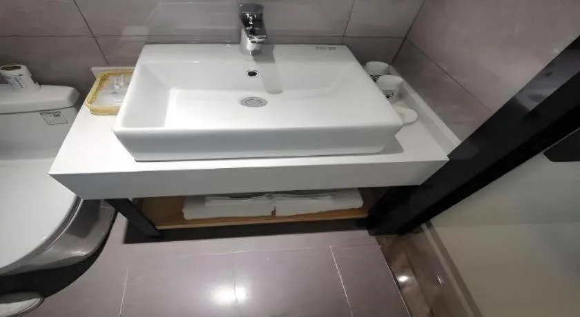 Green Tree Inn Urumqi San'gong Metro Station Exit