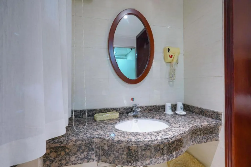 Green Tree Inn Urumqi San'gong Metro Station Exit