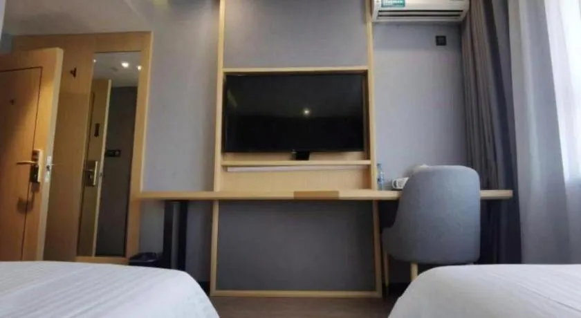 Bed in Green Tree Inn Urumqi San'gong Metro Station Exit