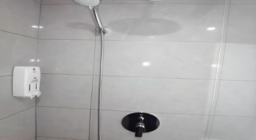 Green Tree Inn Urumqi San'gong Metro Station Exit