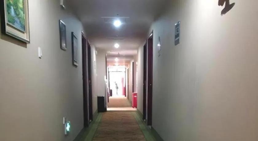 Green Tree Inn Urumqi San'gong Metro Station Exit