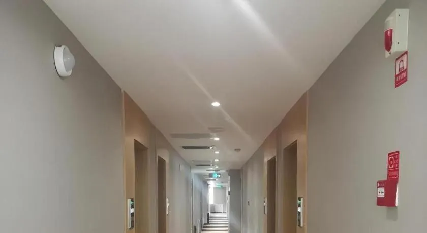 Green Tree Inn Urumqi San'gong Metro Station Exit