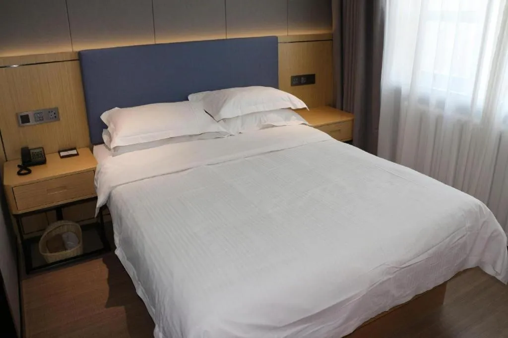 Bed in Green Tree Inn Urumqi San'gong Metro Station Exit