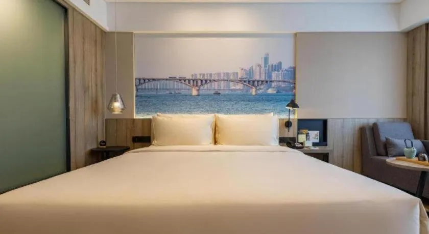Bed in Atour Hotel Changsha Wuyi Square Wanbao Avenue