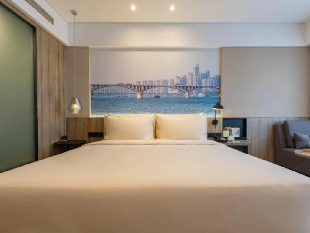 Bed in Atour Hotel Changsha Wuyi Square Wanbao Avenue