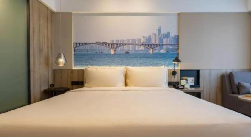 Bed in Atour Hotel Changsha Wuyi Square Wanbao Avenue