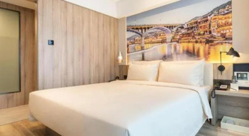 Bed in Atour Hotel Changsha Wuyi Square Wanbao Avenue
