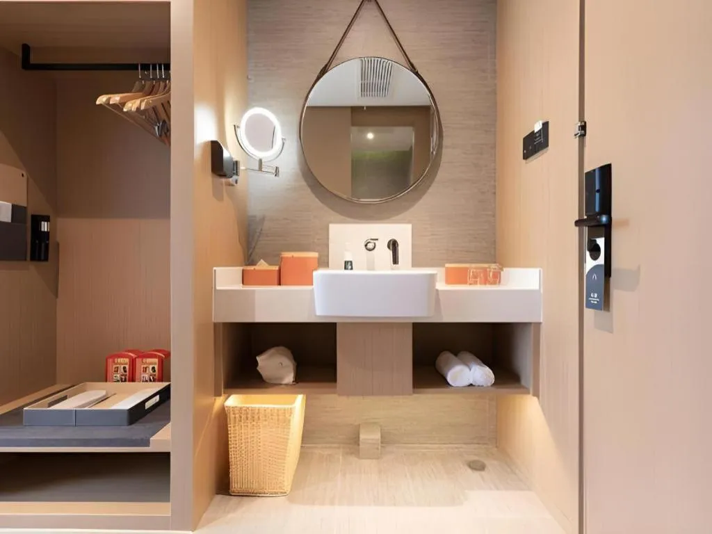 Atour Hotel Huainan Railway Station Commercial and Cultural Square