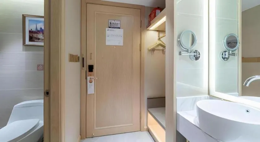 Vienna Hotel Chongqing West Station Square