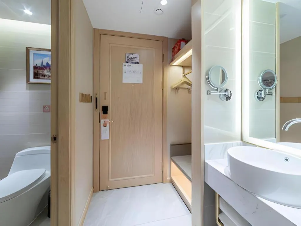 Vienna Hotel Chongqing West Station Square