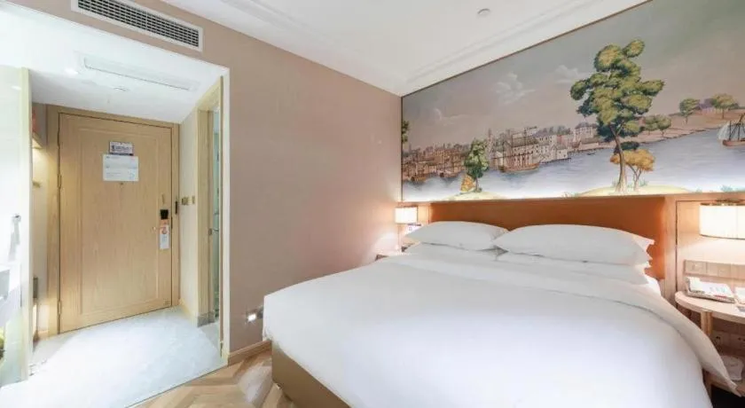 Bed in Vienna Hotel Chongqing West Station Square