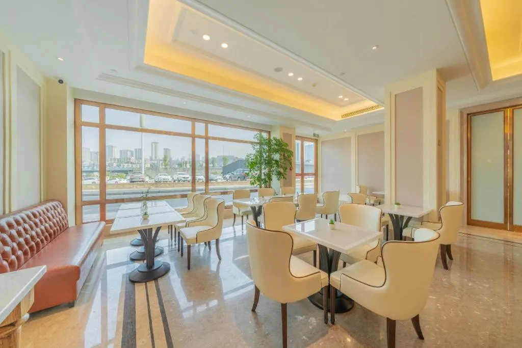 Vienna Hotel Chongqing West Station Square