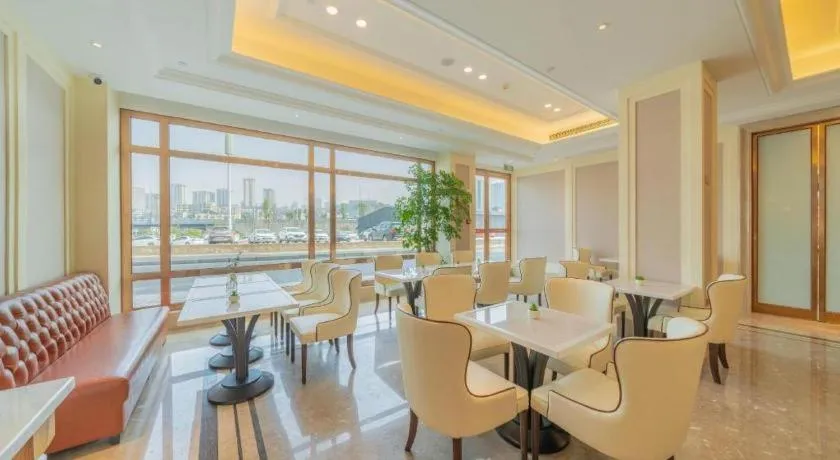 Vienna Hotel Chongqing West Station Square