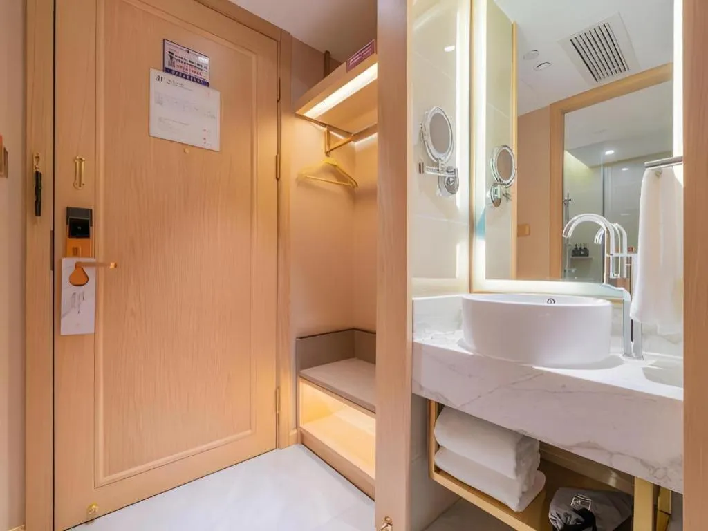 Vienna Hotel Chongqing West Station Square