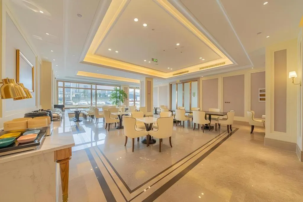 Vienna Hotel Chongqing West Station Square