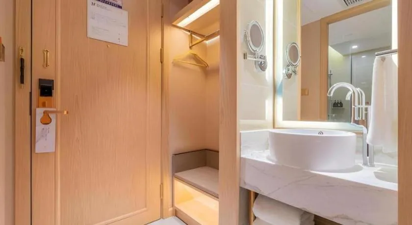 Vienna Hotel Chongqing West Station Square