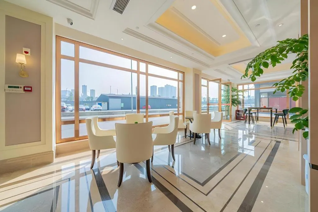 Vienna Hotel Chongqing West Station Square