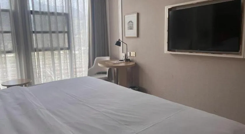 Bed in Vienna Hotel Chongqing West Station Square