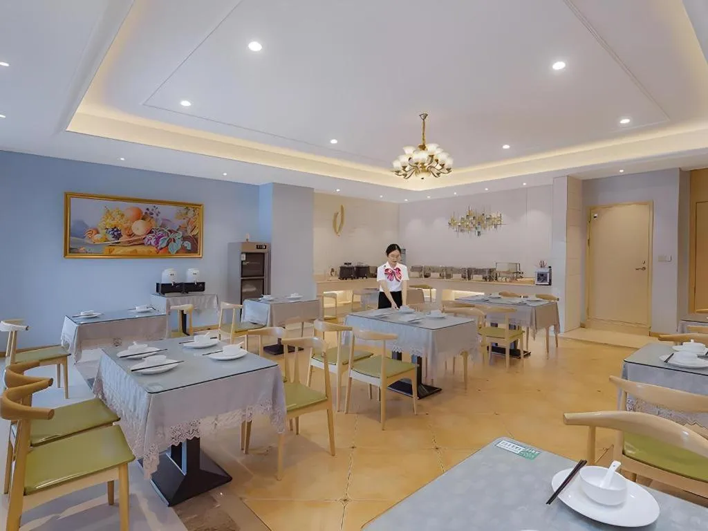 Vienna Hotel Jinjiang Bus Passenger Station