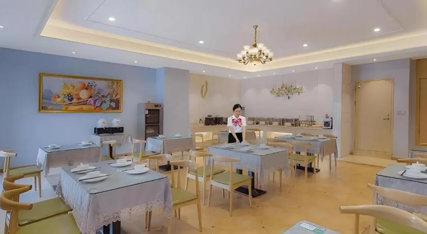 Vienna Hotel Jinjiang Bus Passenger Station