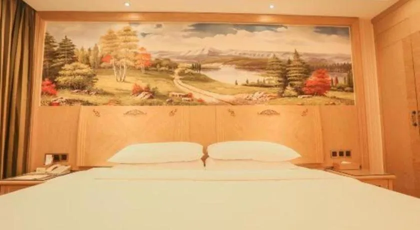 Bed in Vienna Hotel Chengdu North Railway Station North Square Wukuaishi Metro Station