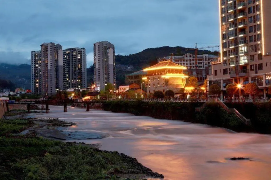 Vienna Hotel Chongqing Shizhu Stadium