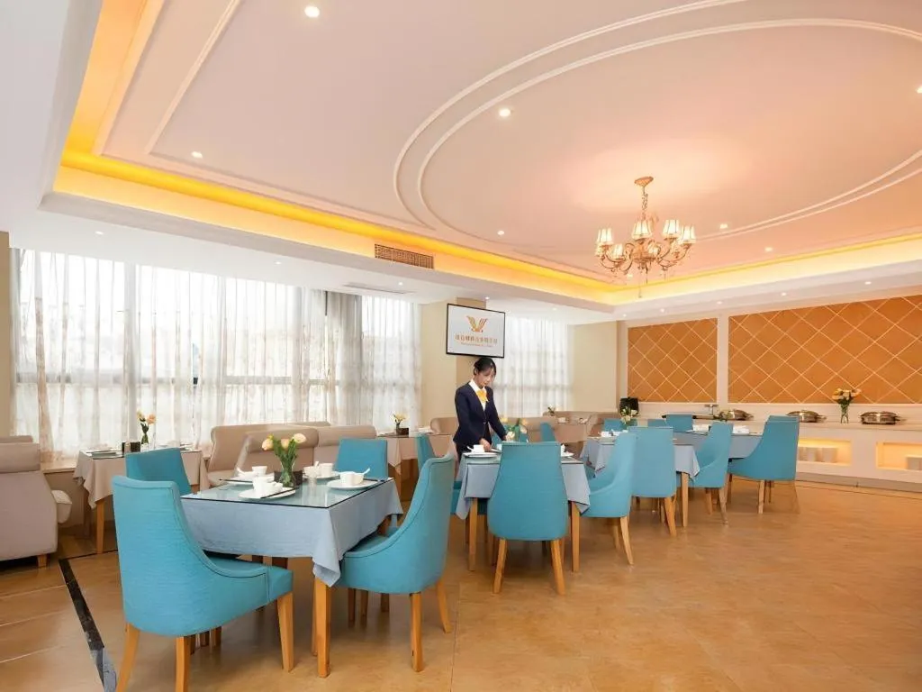 Vienna Hotel Chongqing Shizhu Stadium