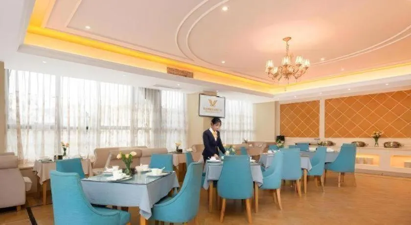 Vienna Hotel Chongqing Shizhu Stadium