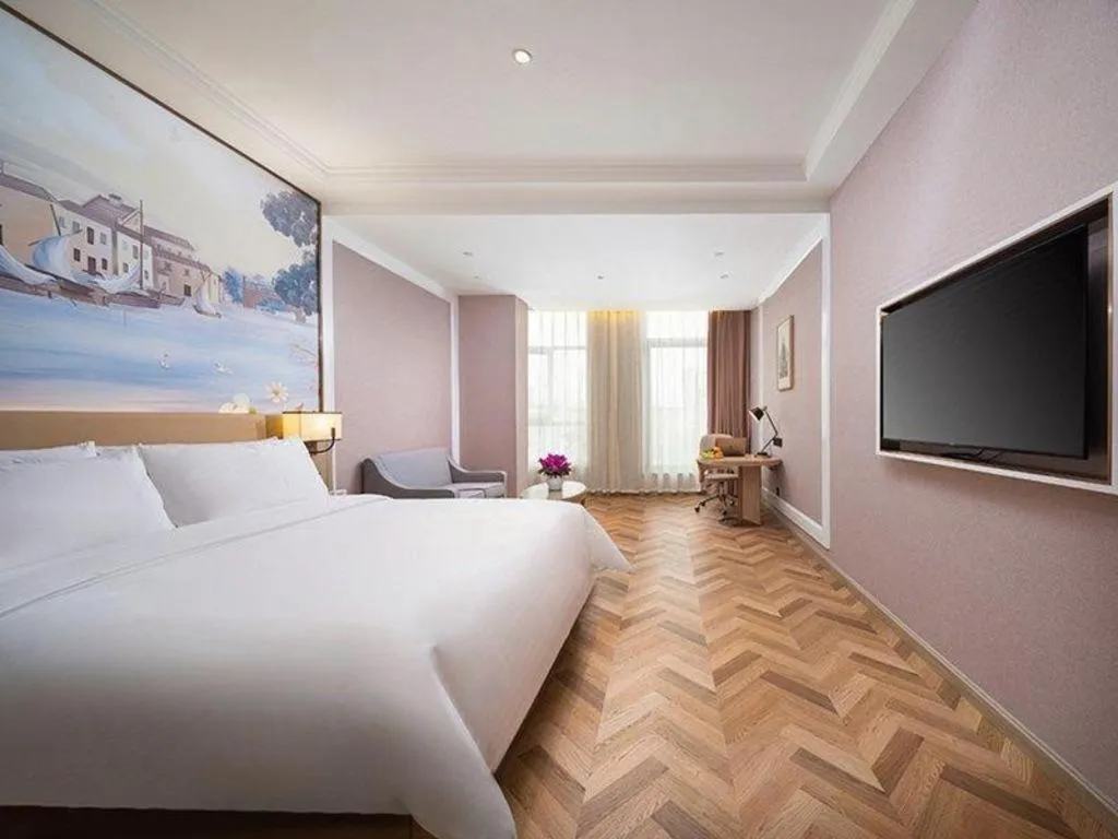 Bed in Vienna Hotel Lincang New Asia Pacific Times Square