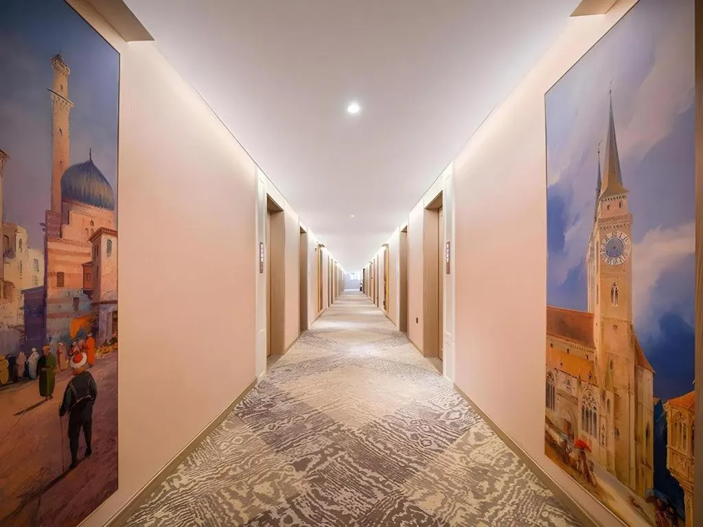 Vienna Hotel Lincang New Asia Pacific Times Square