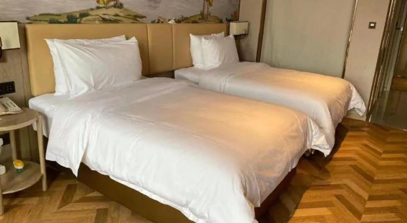 Bed in Vienna Hotel Lincang New Asia Pacific Times Square