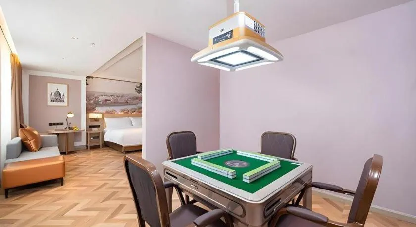 Vienna Hotel Lincang New Asia Pacific Times Square