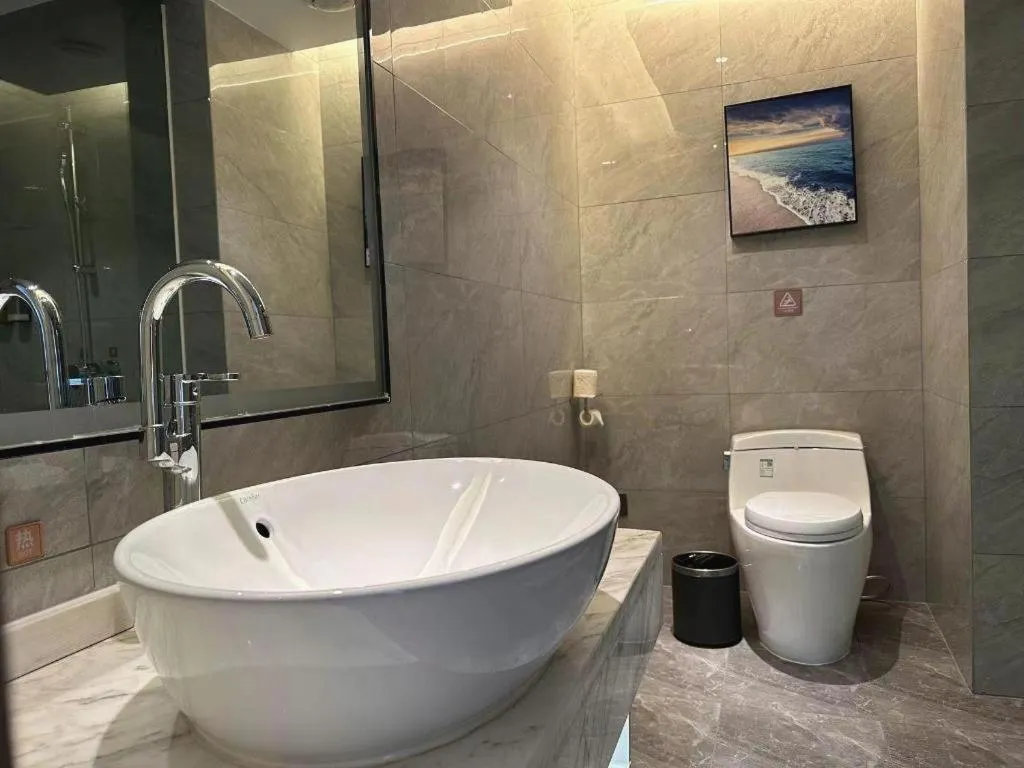 Vienna Hotel Lincang New Asia Pacific Times Square