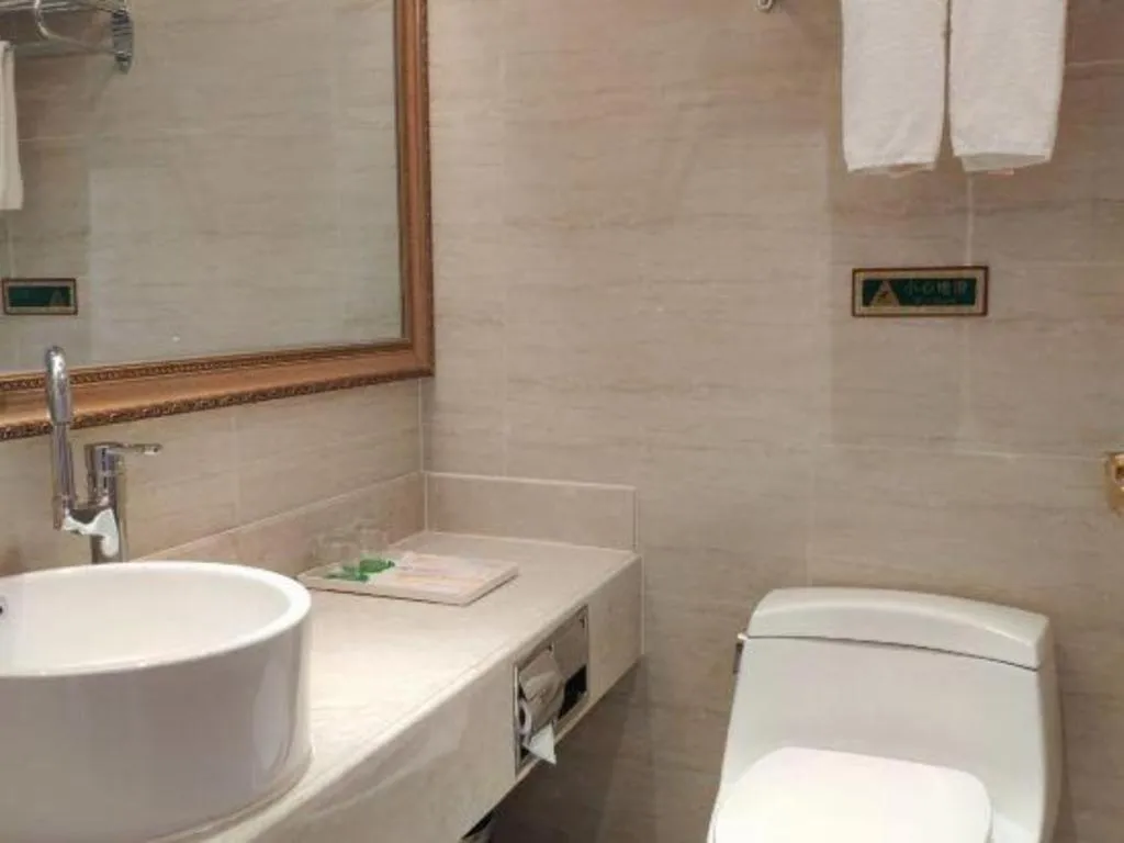 Vienna Hotel Guangxi Zhongshan Central Plaza West High-Speed Railway Station