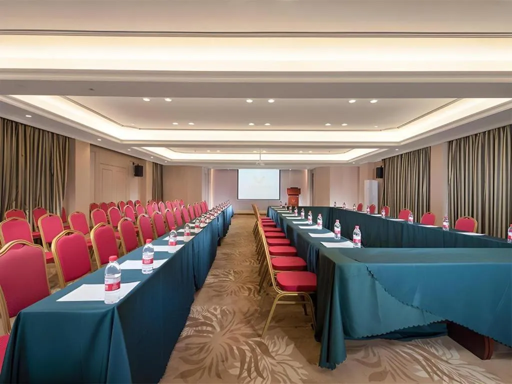 Vienna Hotel Guangxi Zhongshan Central Plaza West High-Speed Railway Station