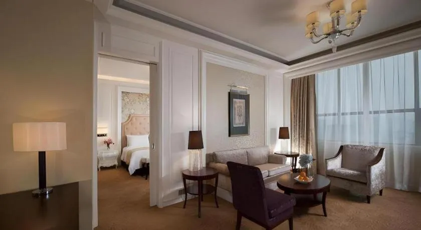 Bed in Venus Royal Hotel Shenzhen International Exhibition Center