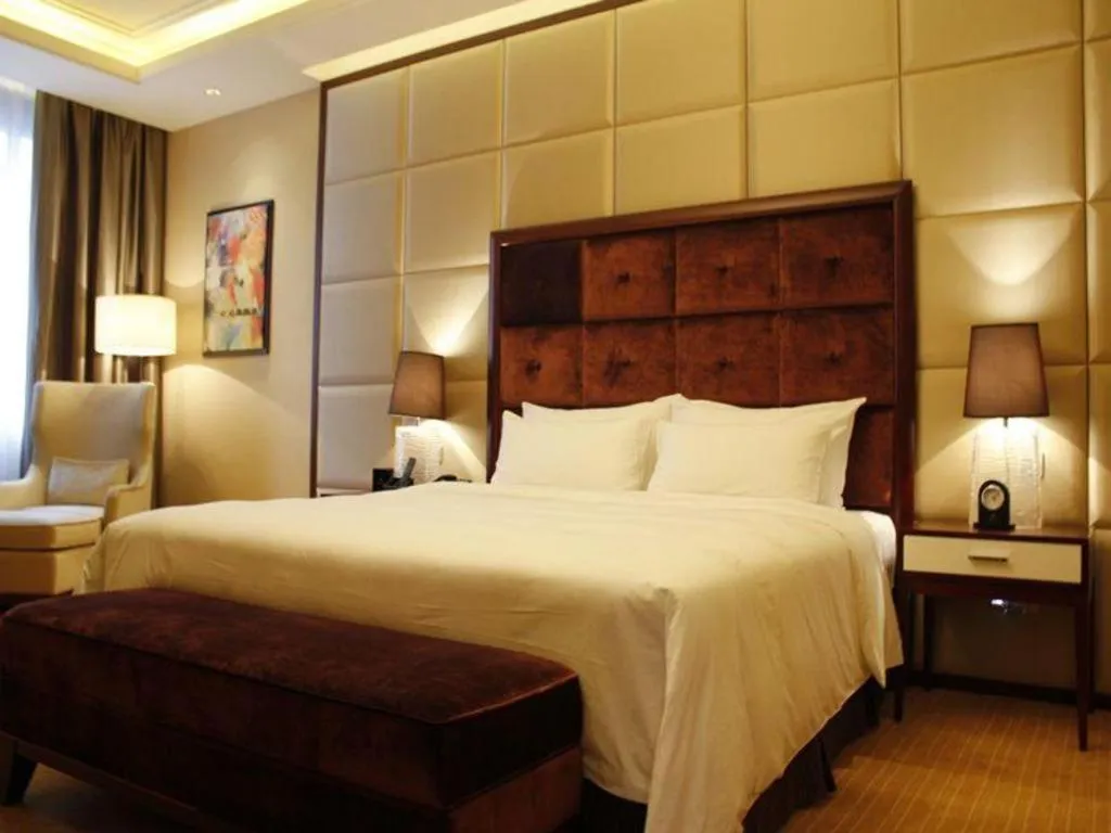 Bed in Venus Royal Hotel Shenzhen International Exhibition Center