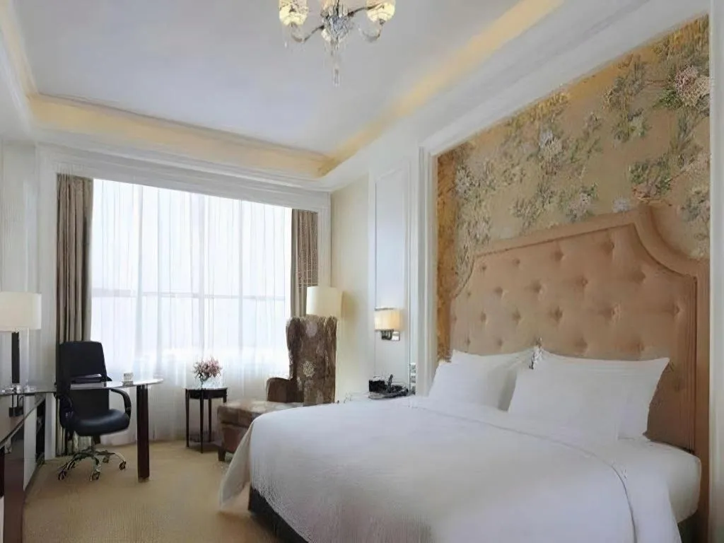 Bed in Venus Royal Hotel Shenzhen International Exhibition Center